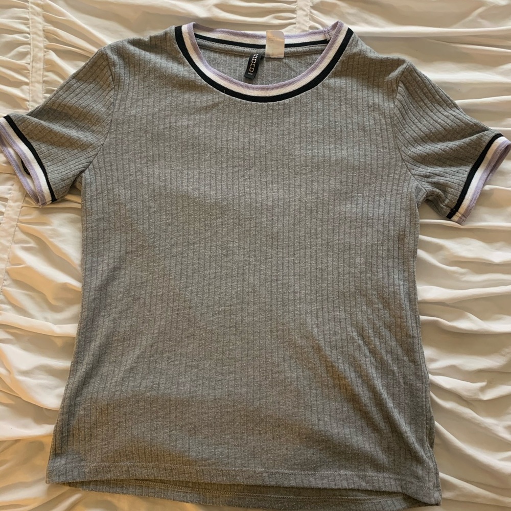 grey shirt